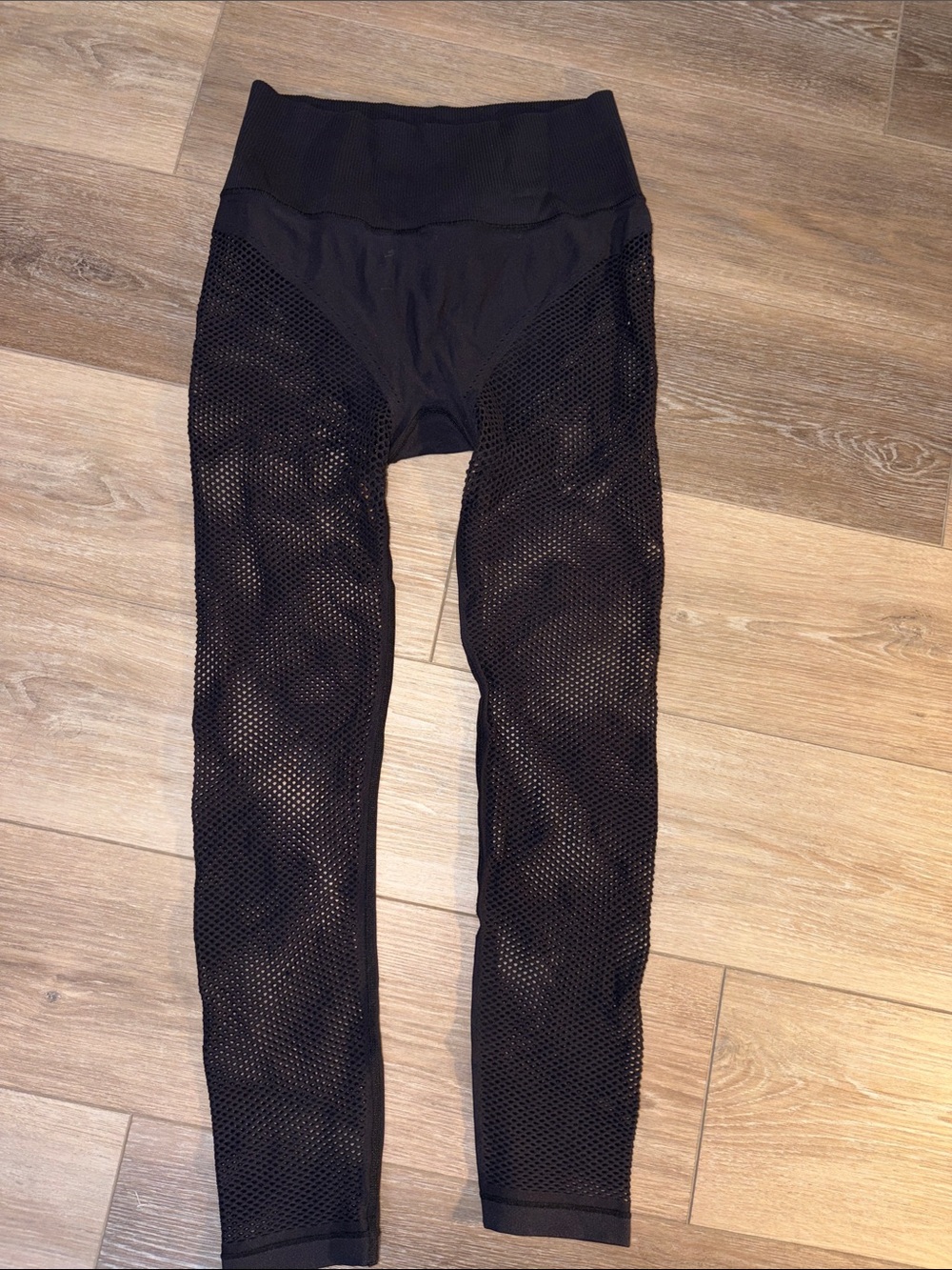 ALO Yoga Black Mesh Leggings - medium